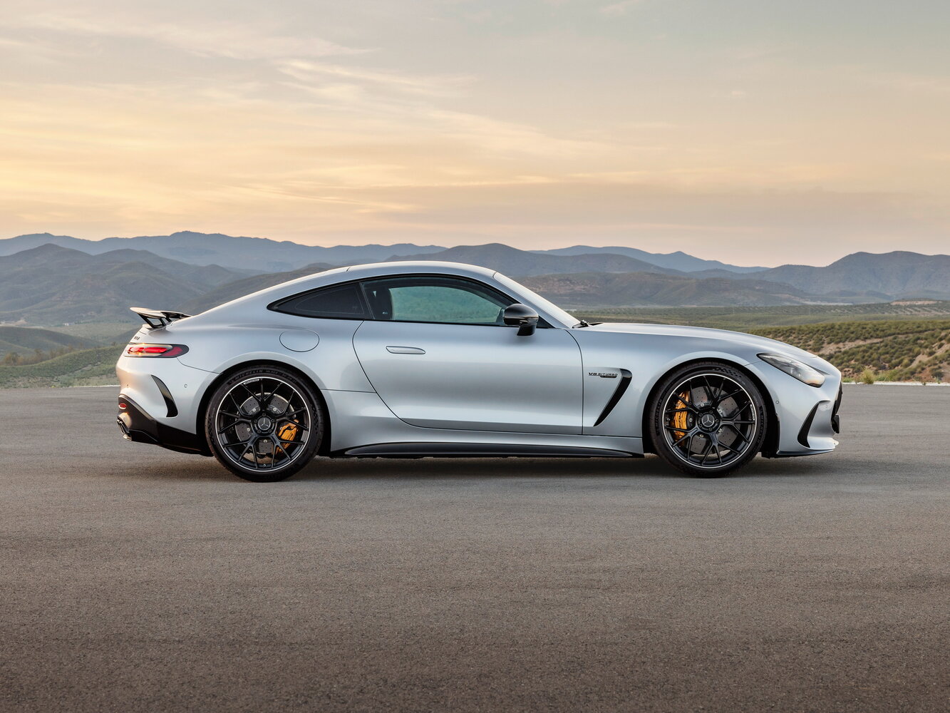 Mercedes-Benz AMG GT 4 43 4MATIC+