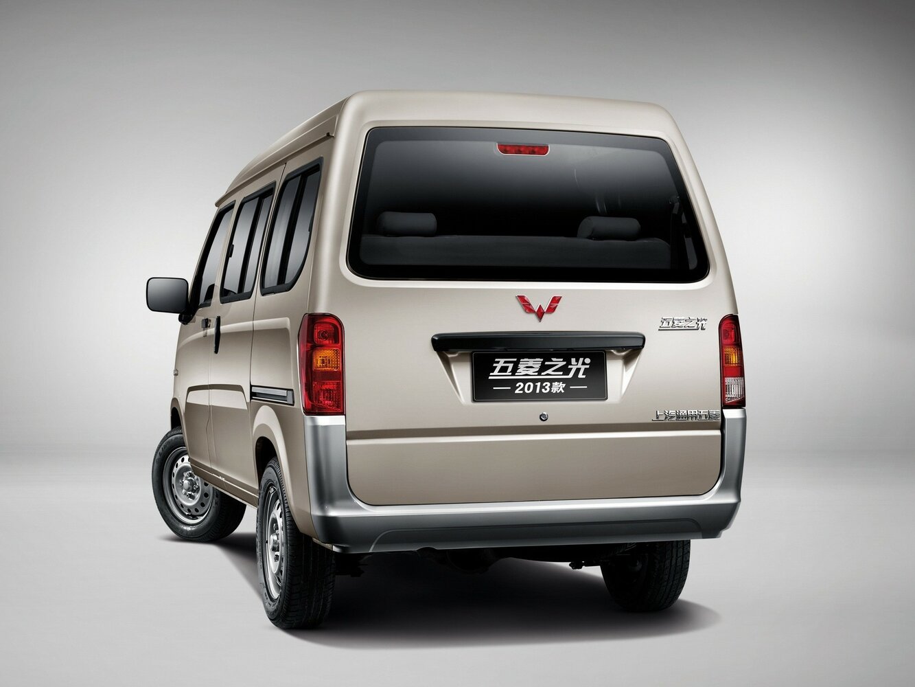 Wuling Sunshine — справочные фотографии комплектации, Сзади