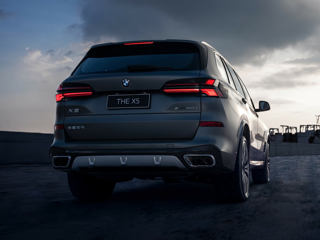 BMW X5 — справочные фотографии комплектации, Сзади