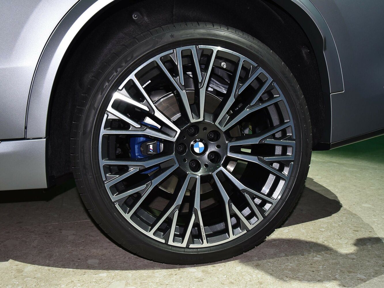 BMW X5 — справочные фотографии комплектации, Диск