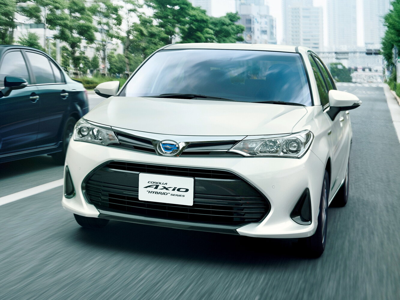 Toyota Corolla — справочные фотографии комплектации, Спереди