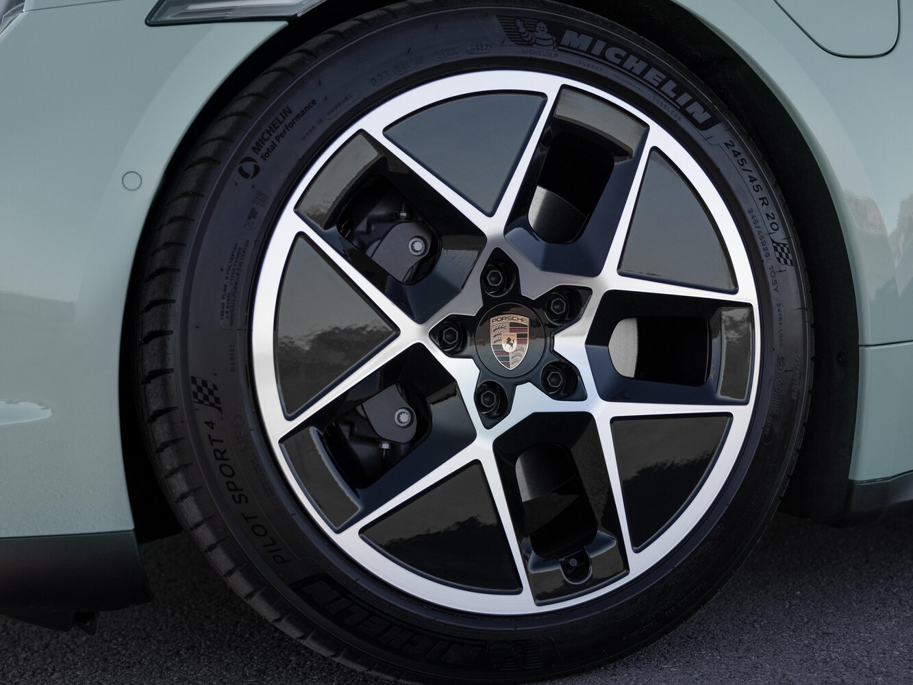 Porsche Taycan — справочные фотографии комплектации, Диск
