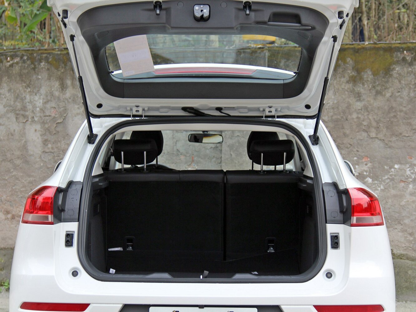 Haval H2s — справочные фотографии комплектации, Багажник