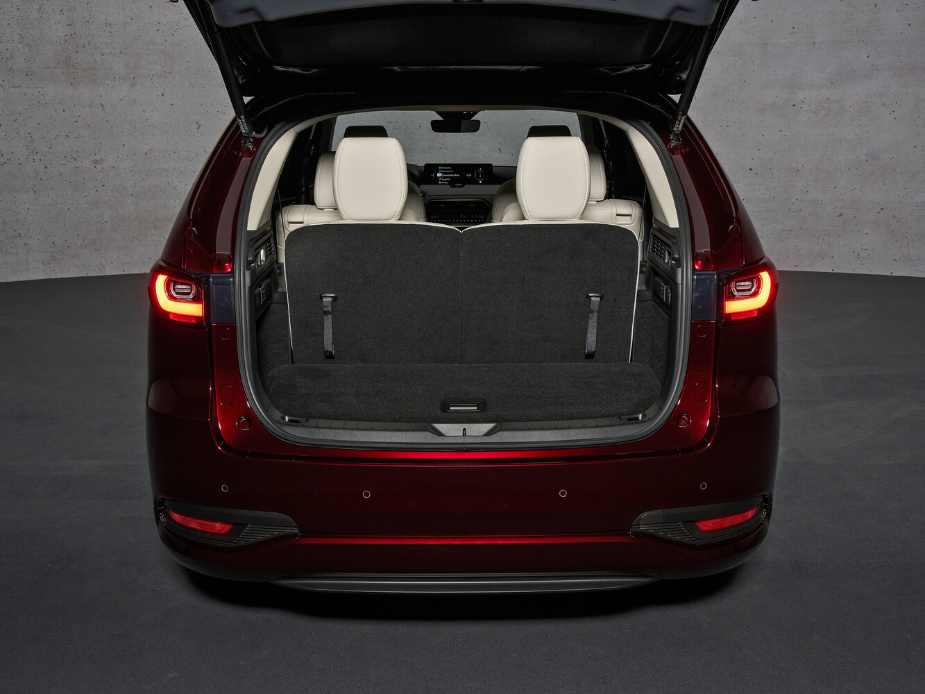 Mazda CX-80 — справочные фотографии комплектации, Багажник
