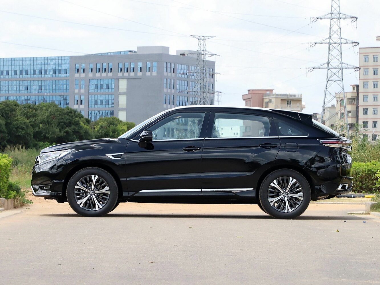 Honda UR-V — справочные фотографии комплектации, Сбоку