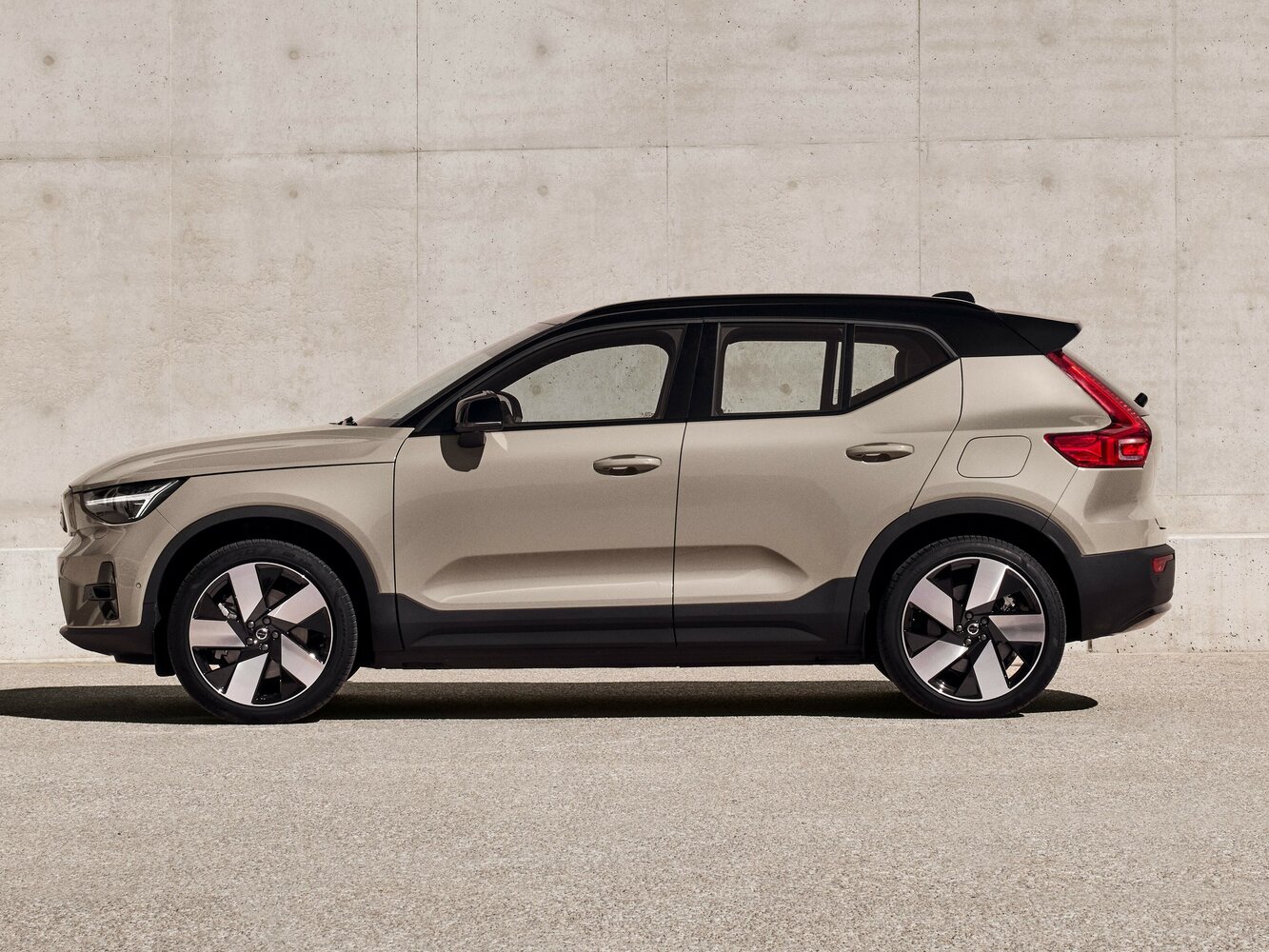 Volvo EX40