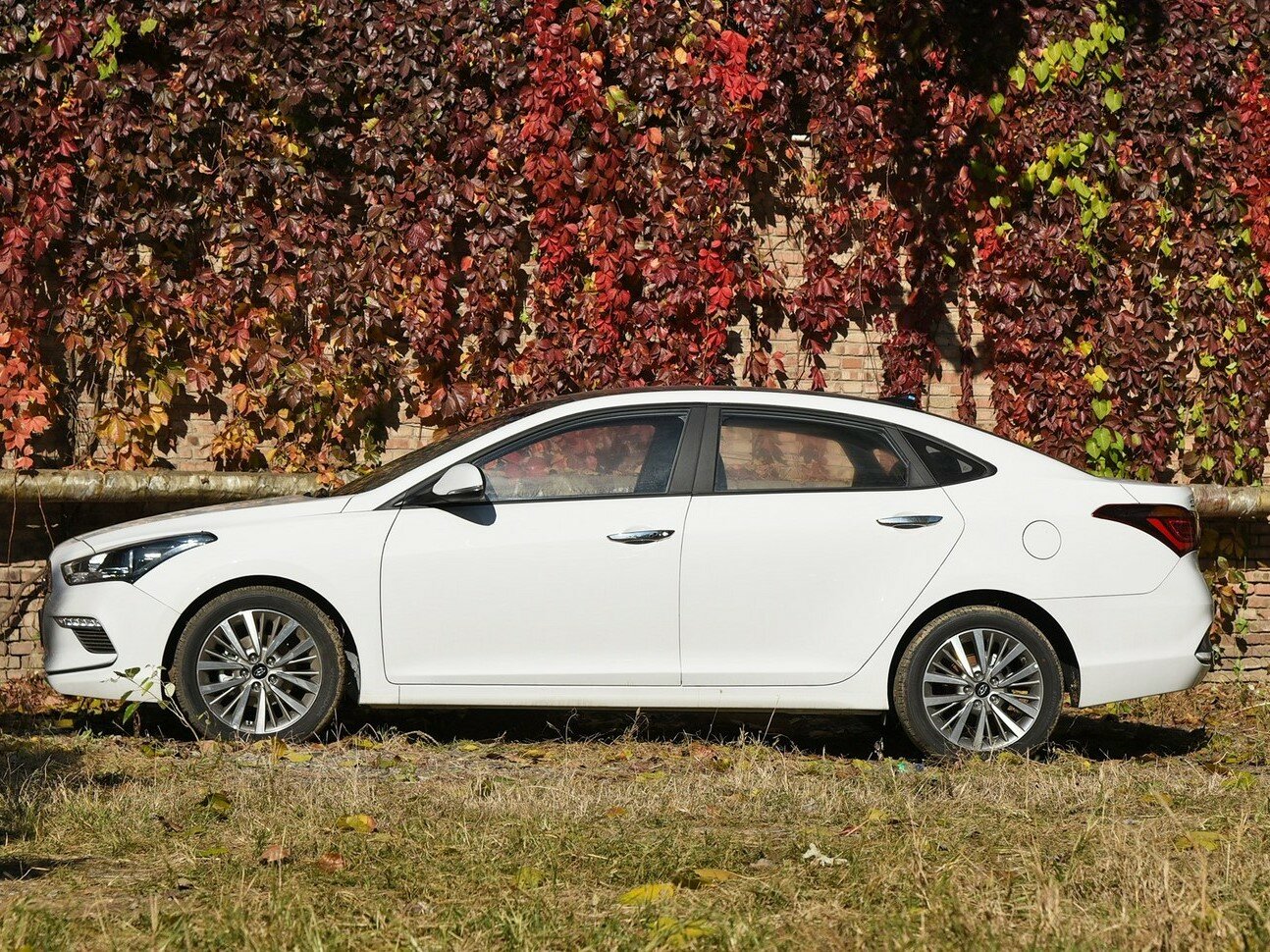 Hyundai Mistra 2017 1.8L AT Luxury DLX V
