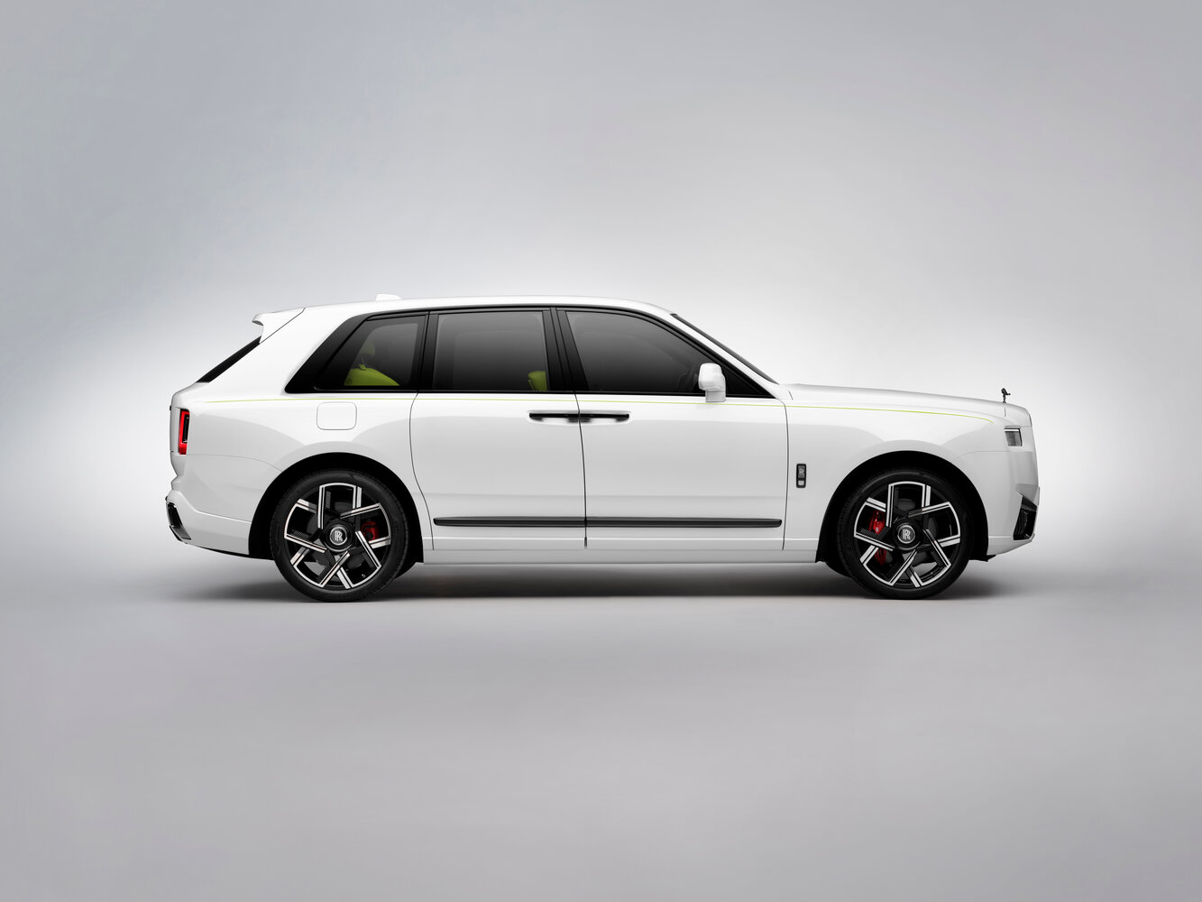 Rolls-Royce Cullinan 2025 мест
