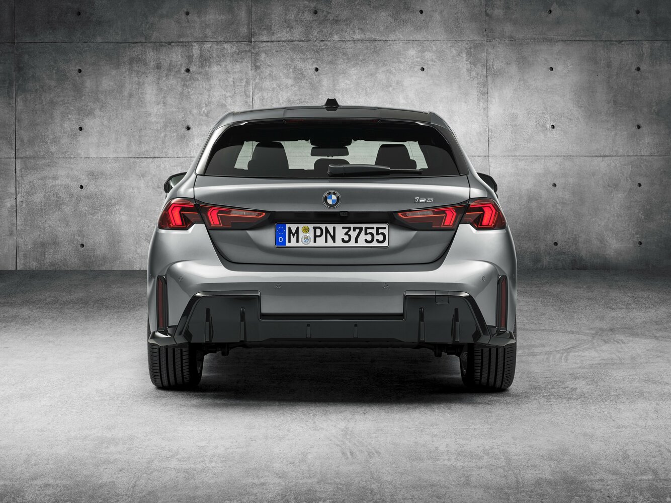 BMW 1 серии — справочные фотографии комплектации, Сзади