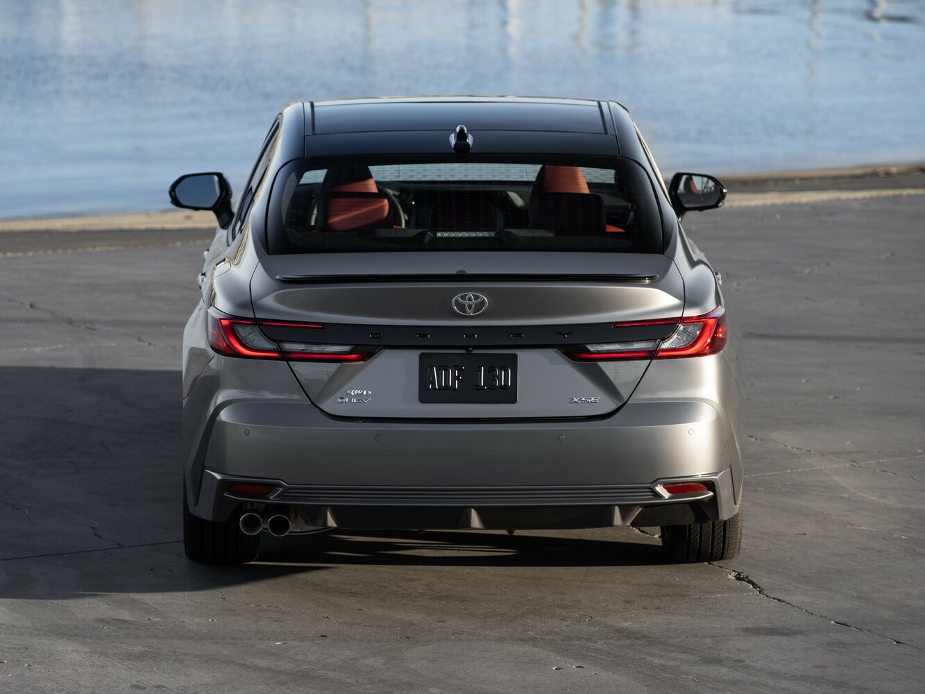 Toyota Camry 2.5 XLE Premium Hybrid