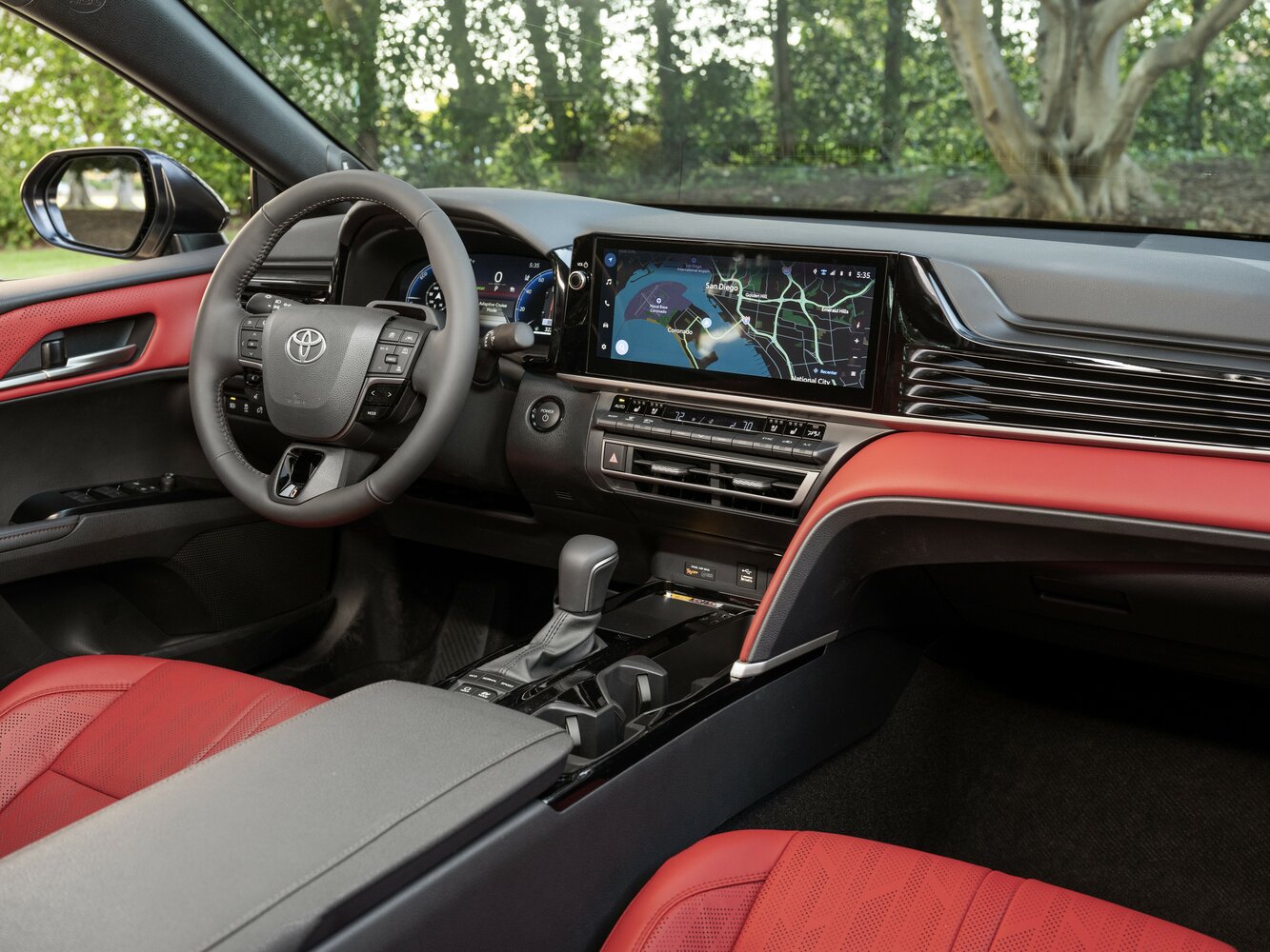 Toyota Camry 2.5 XLE Premium Hybrid