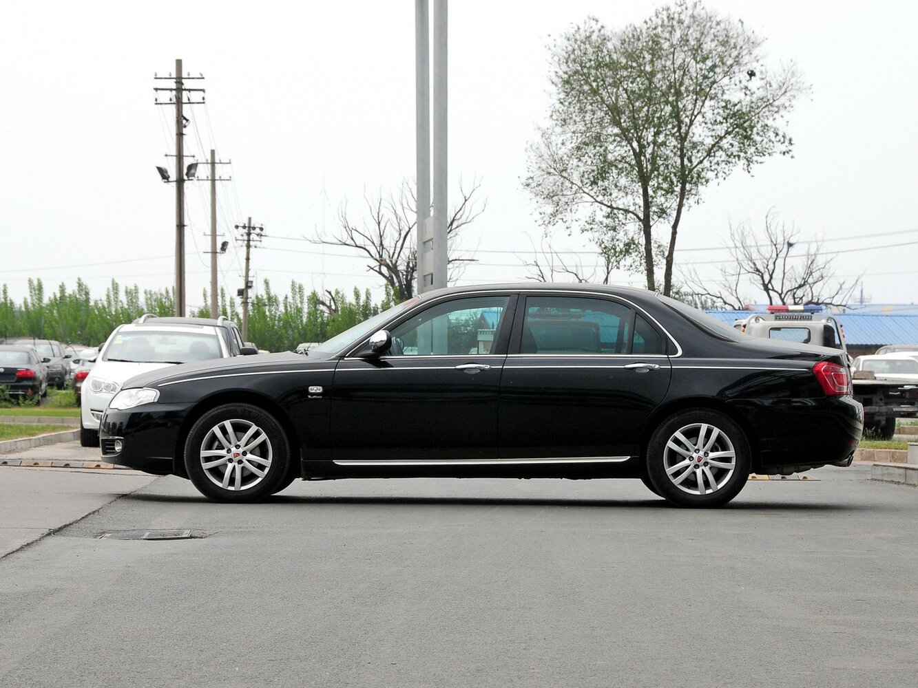 Roewe 750 — справочные фотографии комплектации, Сбоку