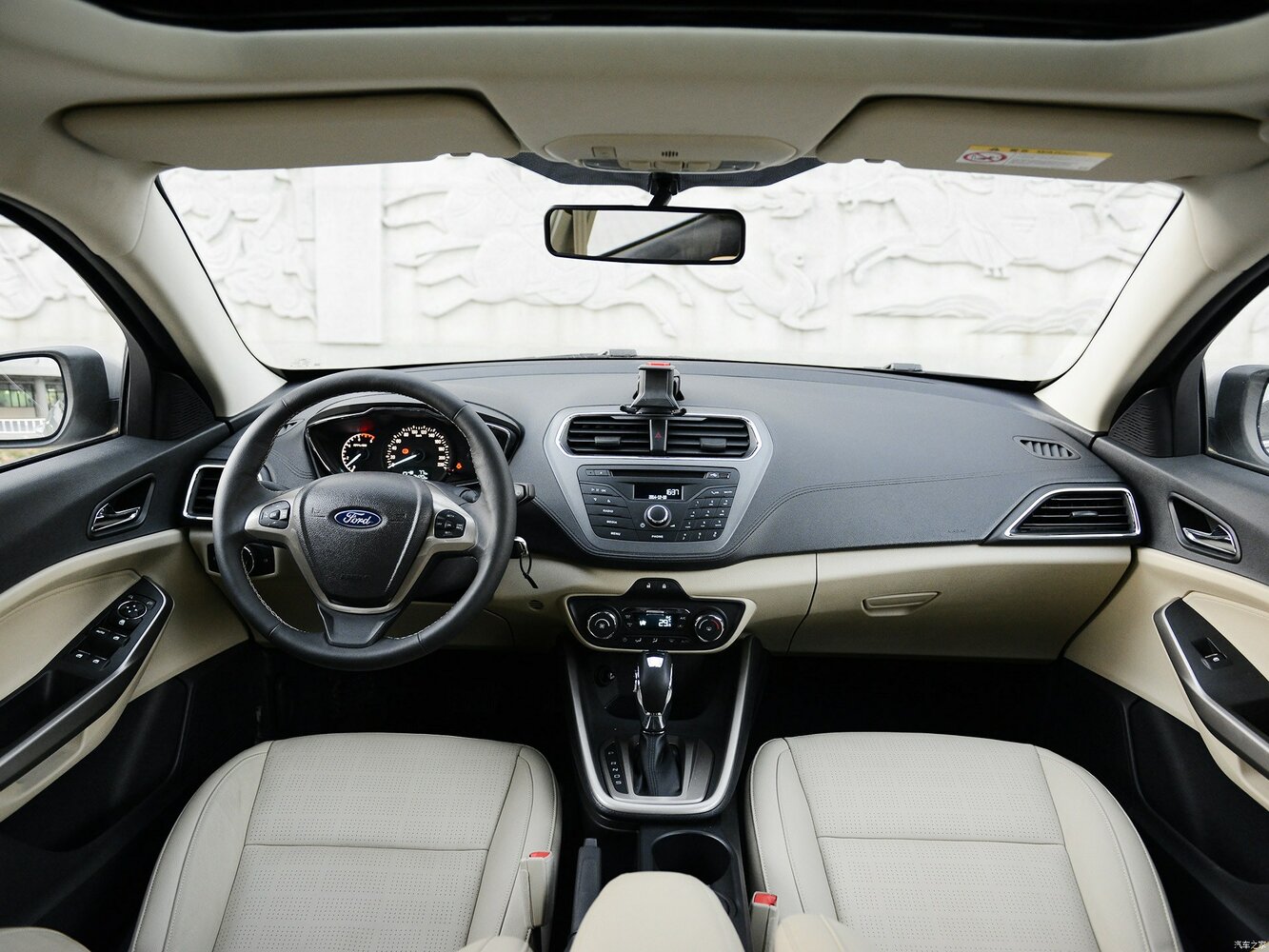 Ford Escort 2015 1.5L AT Fashion