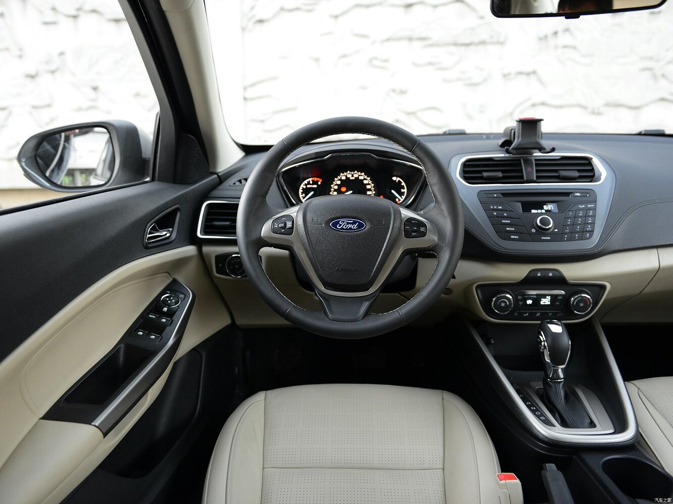 Ford Escort 2015 1.5L AT Fashion