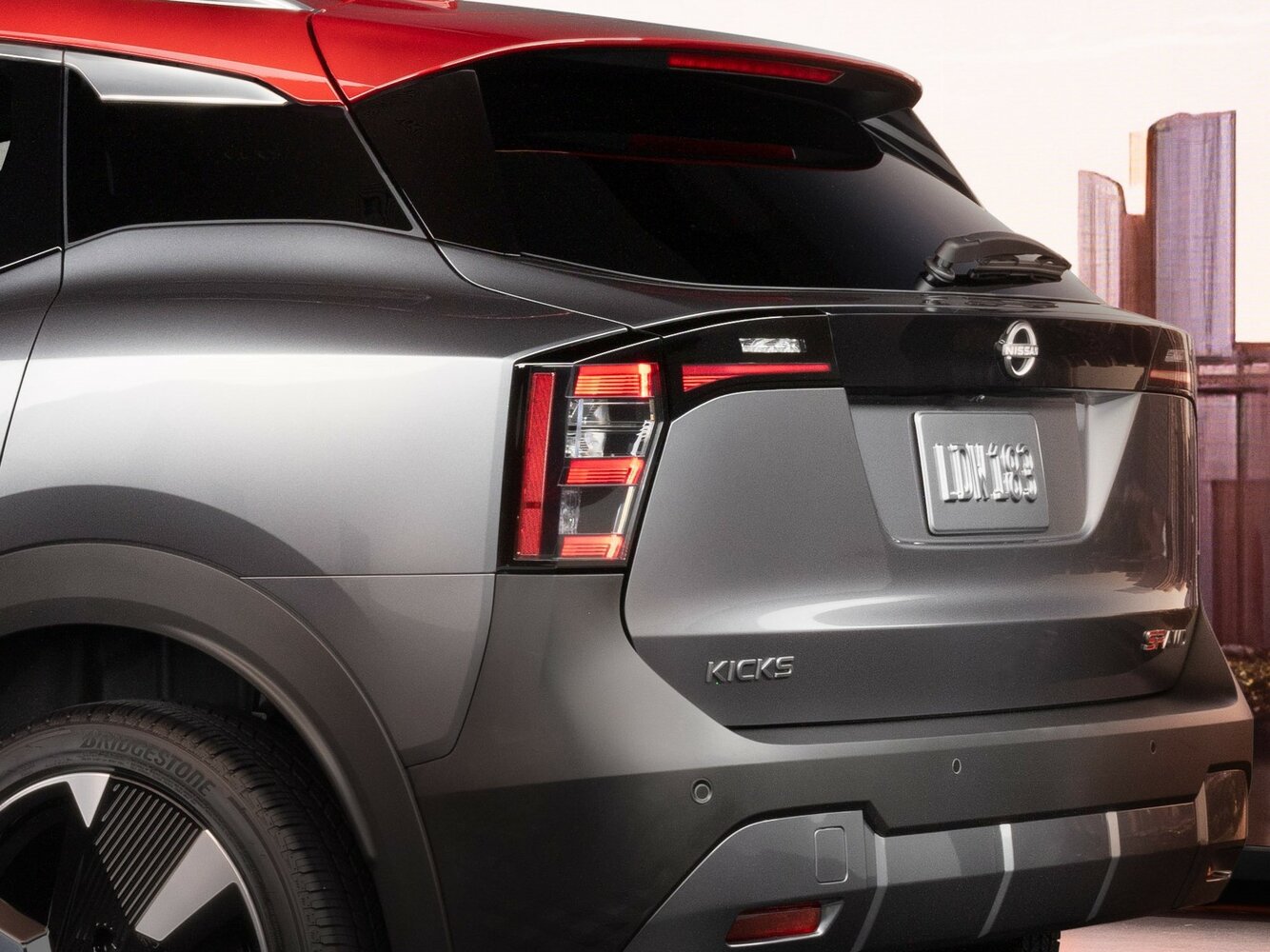 Nissan Kicks — справочные фотографии комплектации, Задняя фара