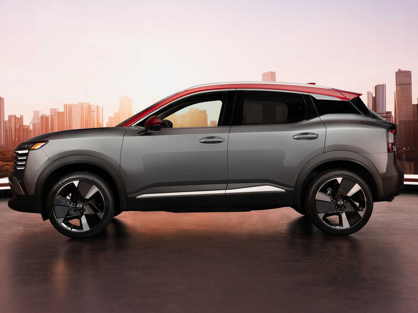 Nissan Kicks — справочные фотографии комплектации, Сбоку