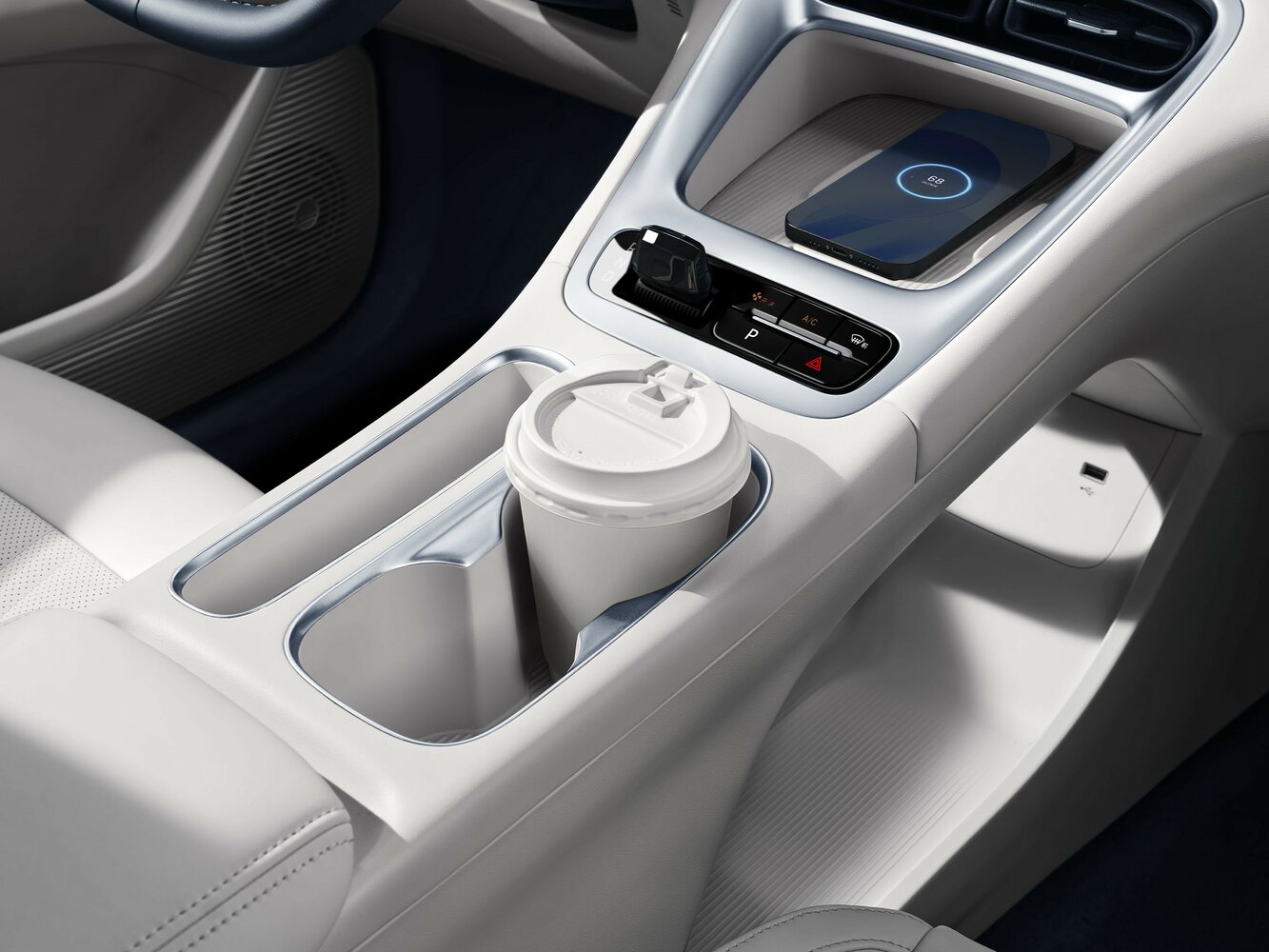 Geely Geome Xingyuan — справочные фотографии комплектации, Интерьер 1