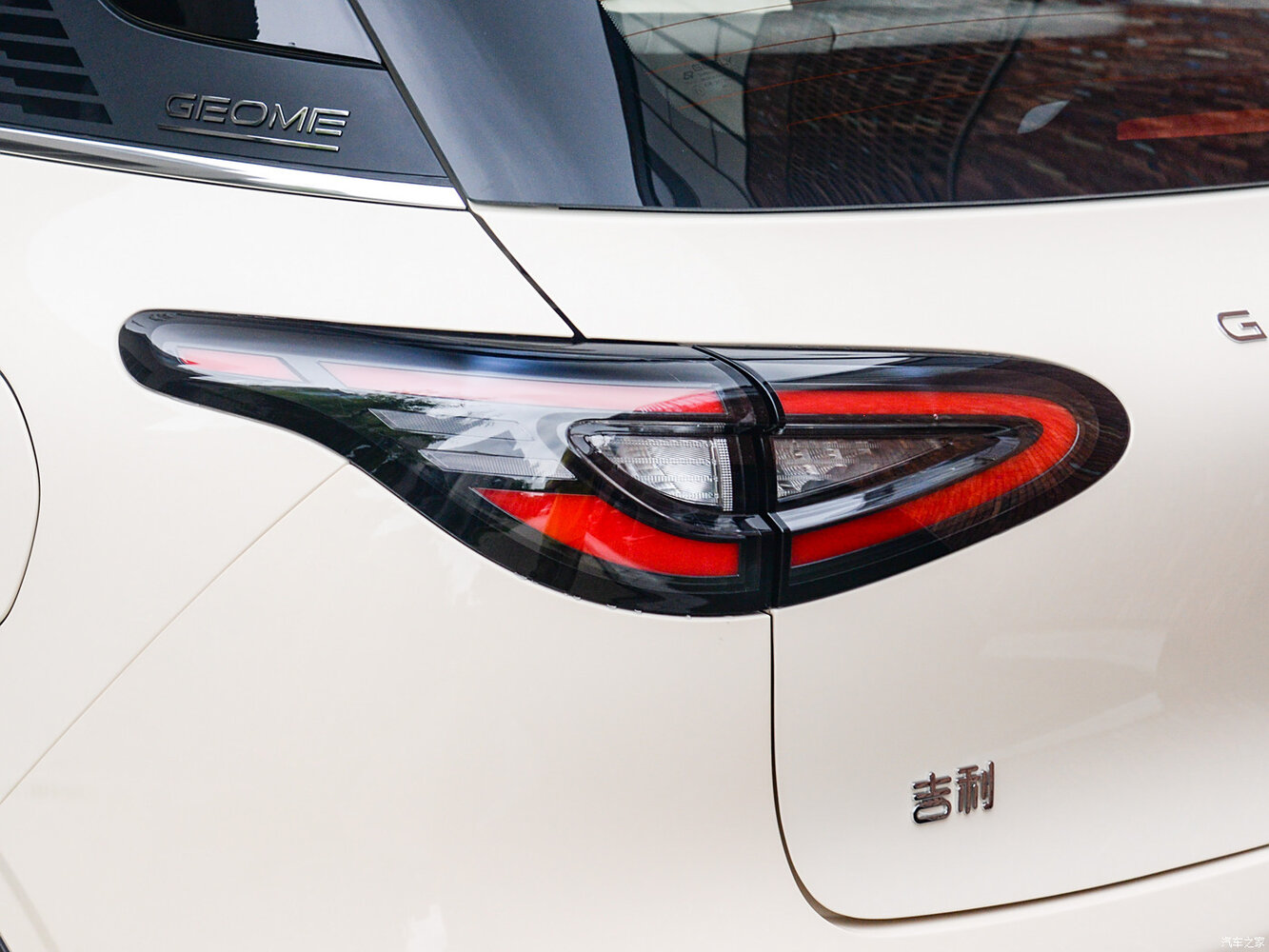 Geely Geome Xingyuan — справочные фотографии комплектации, Задняя фара