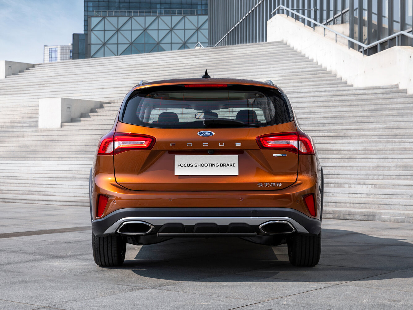 Ford Focus — справочные фотографии комплектации, Сзади