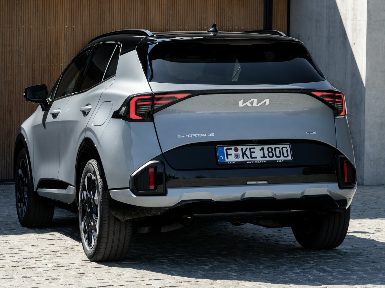 Kia Sportage — справочные фотографии комплектации, Сзади