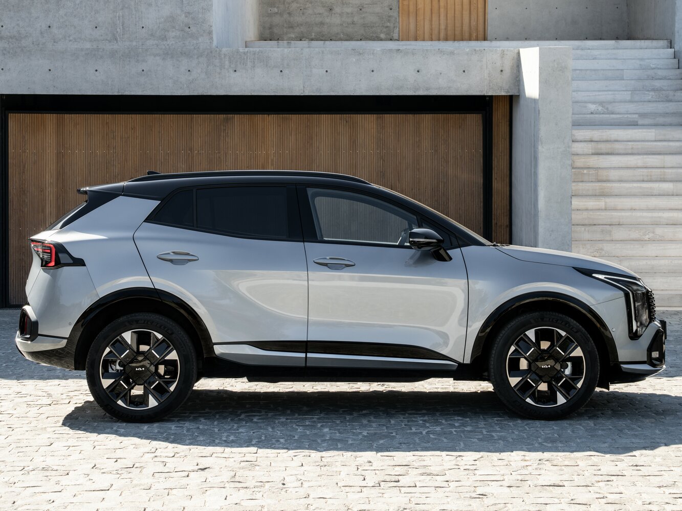 Kia Sportage — справочные фотографии комплектации, Сбоку