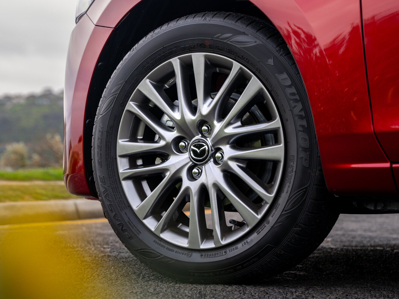 Mazda 2 — справочные фотографии комплектации, Диск