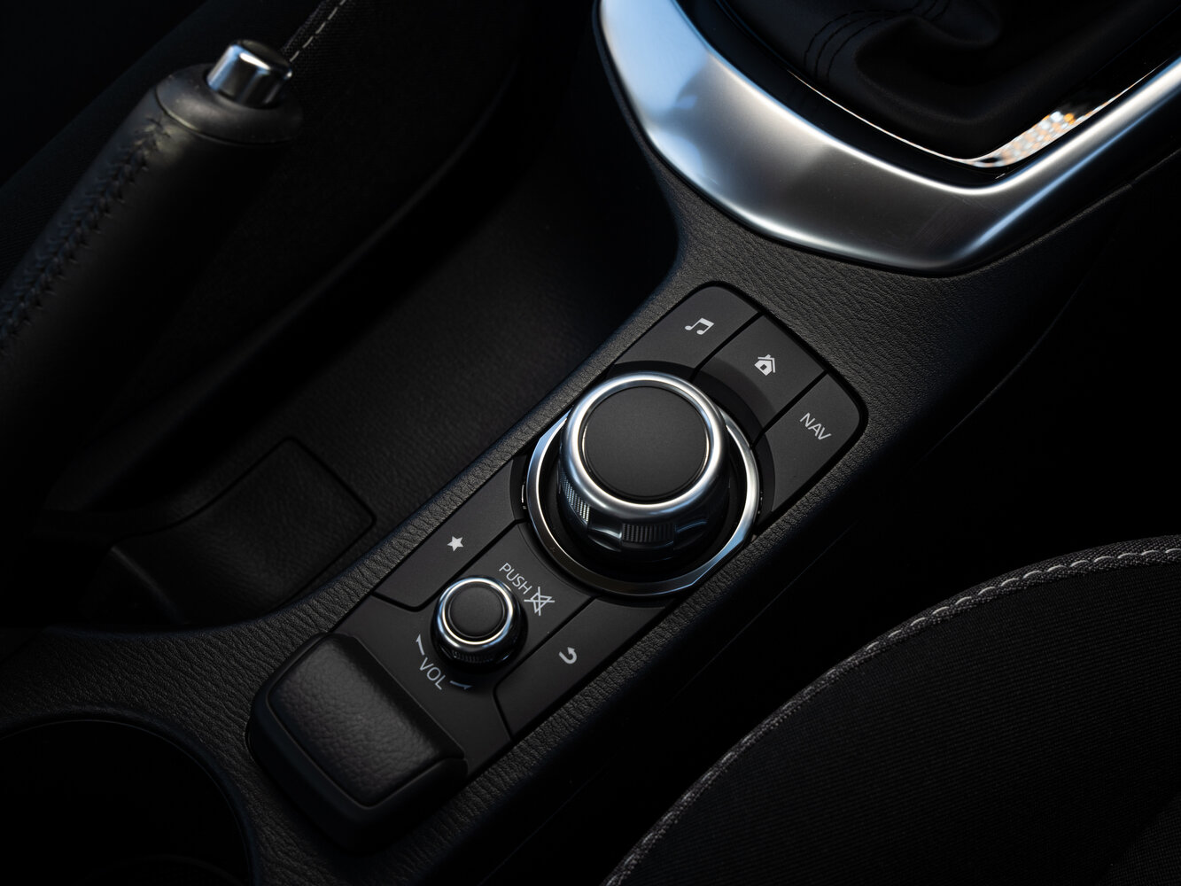 Mazda 2 — справочные фотографии комплектации, Интерьер 1