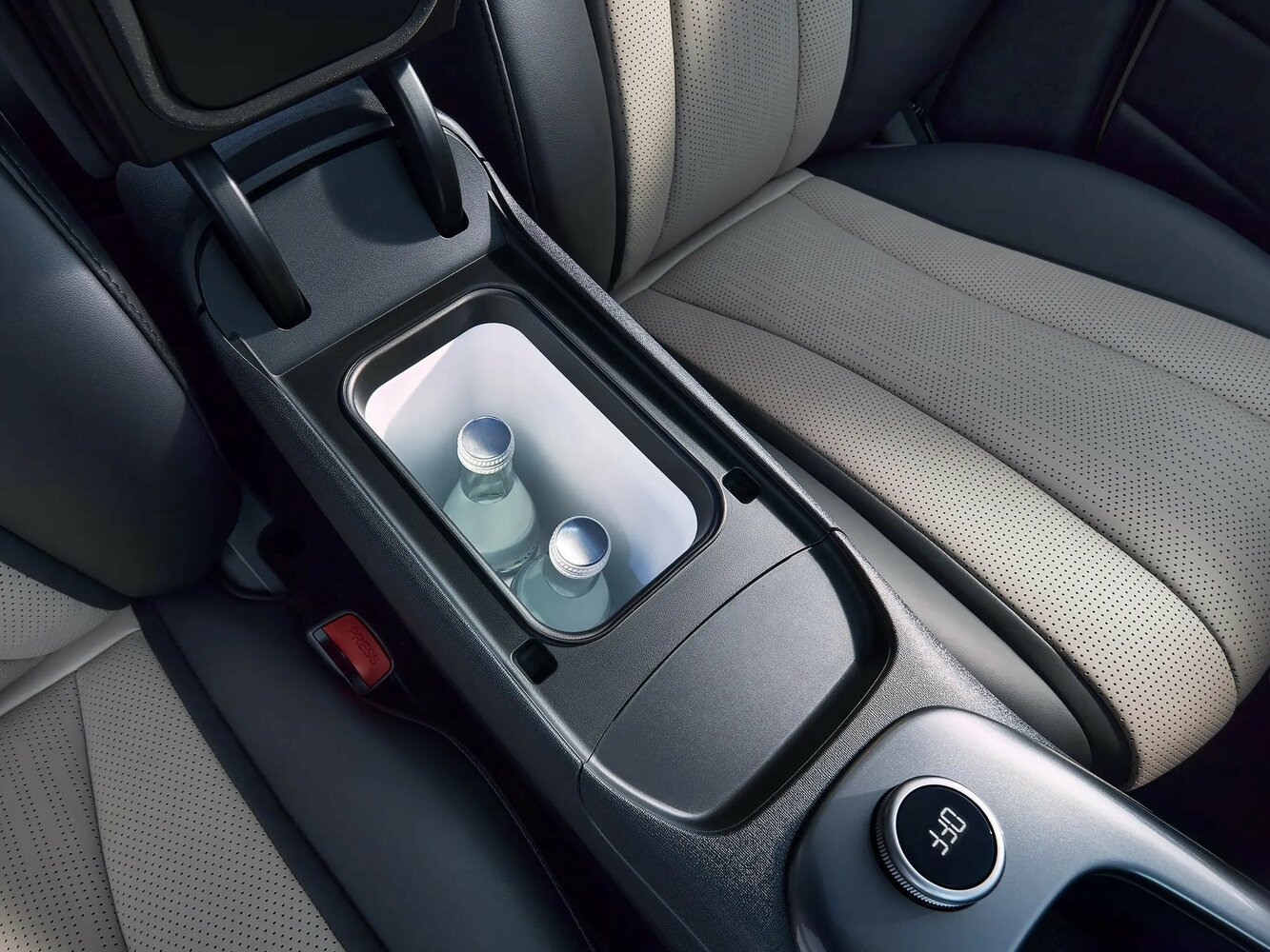 BYD Dolphin — справочные фотографии комплектации, Интерьер 1