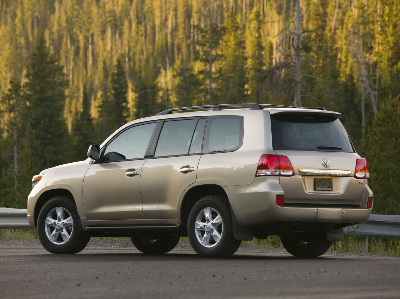 Toyota Land Cruiser 2011 5.7L AT 8 мест