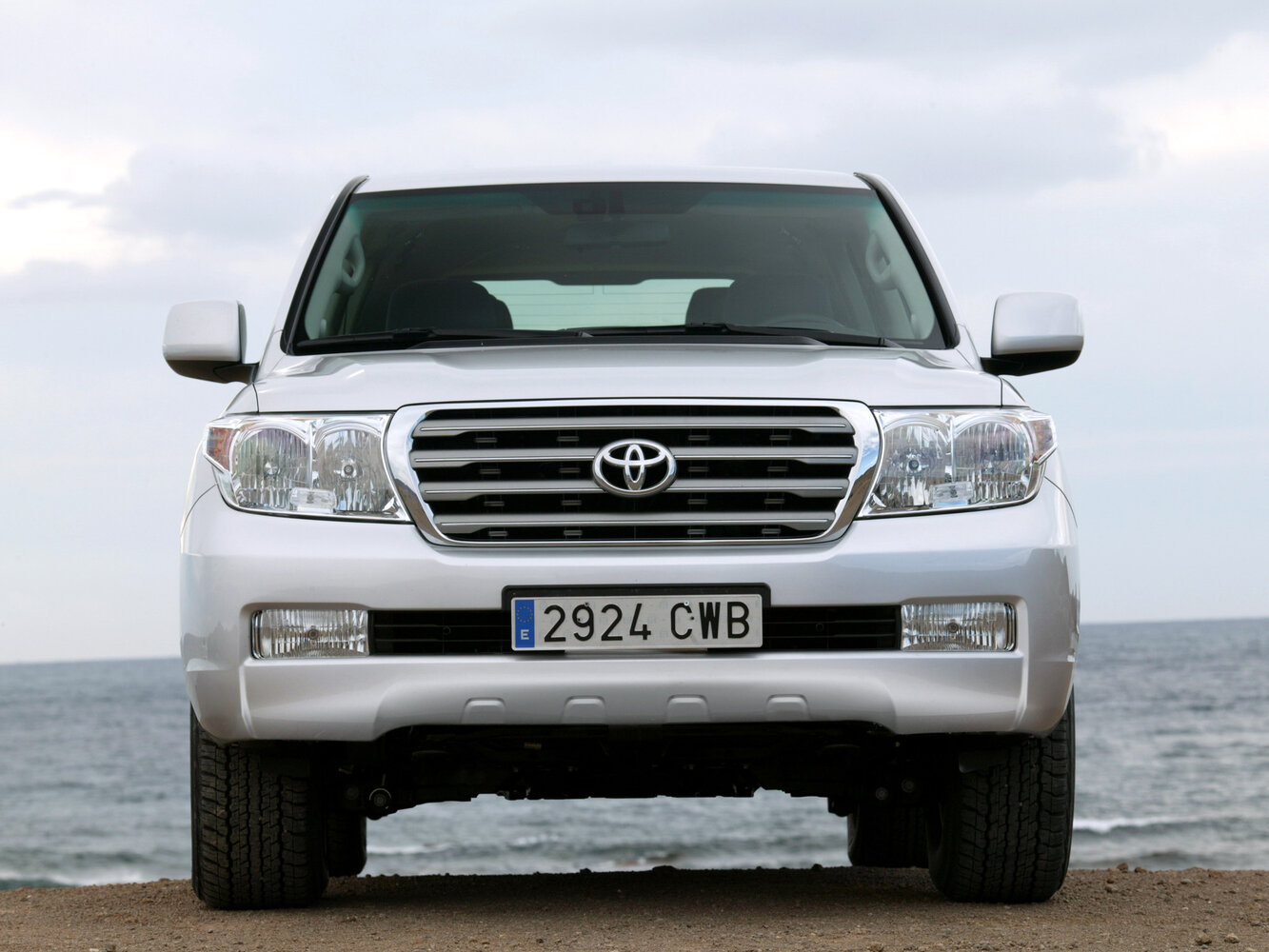 Toyota Land Cruiser 2011 5.7L AT 8 мест