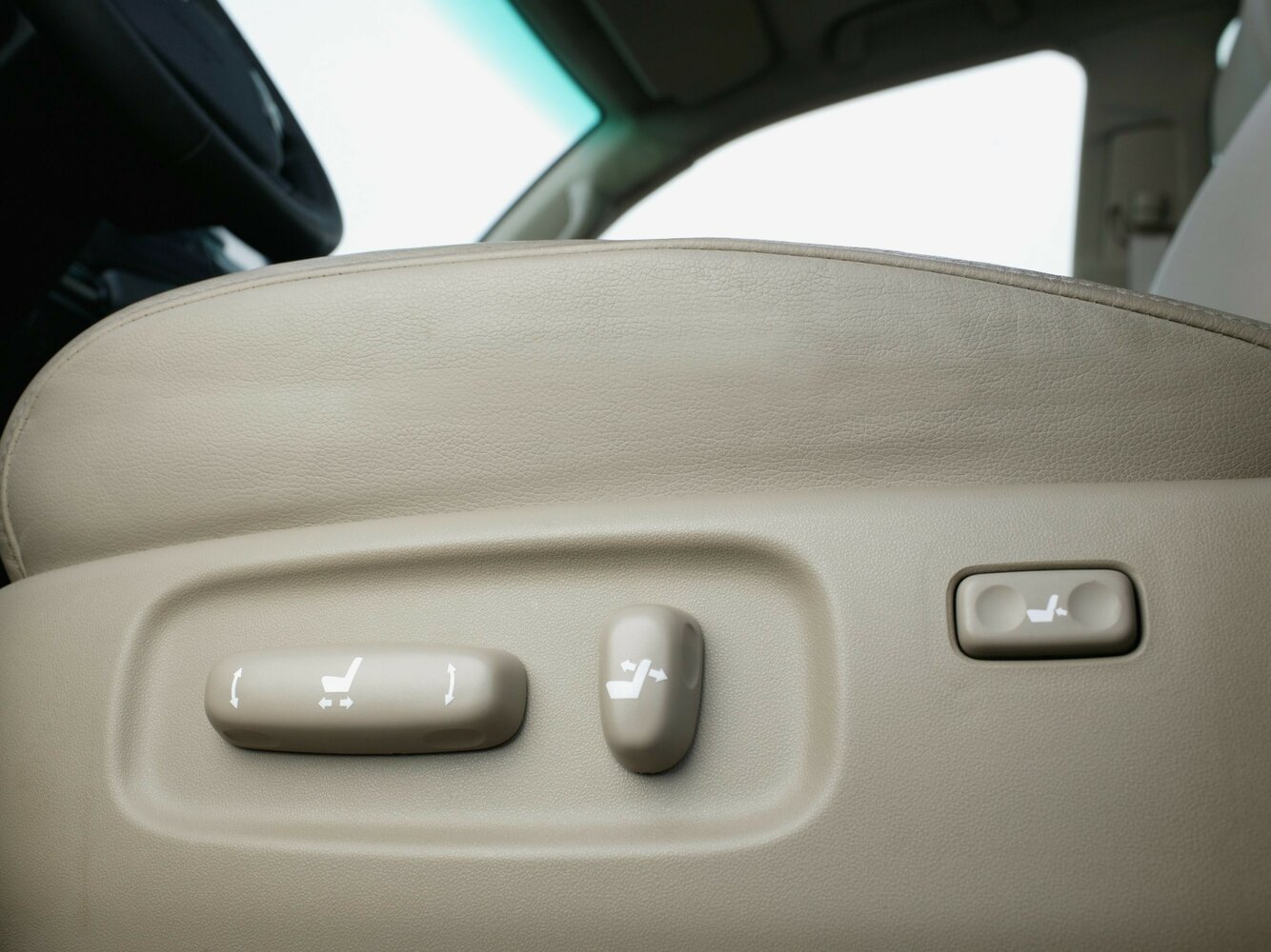 Toyota Land Cruiser 2011 5.7L AT 8 мест