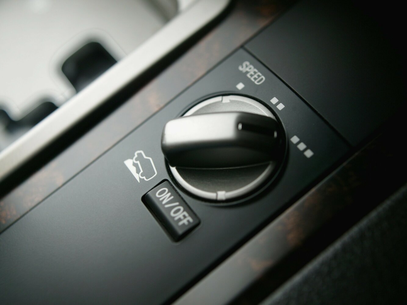 Toyota Land Cruiser 2011 5.7L AT 8 мест