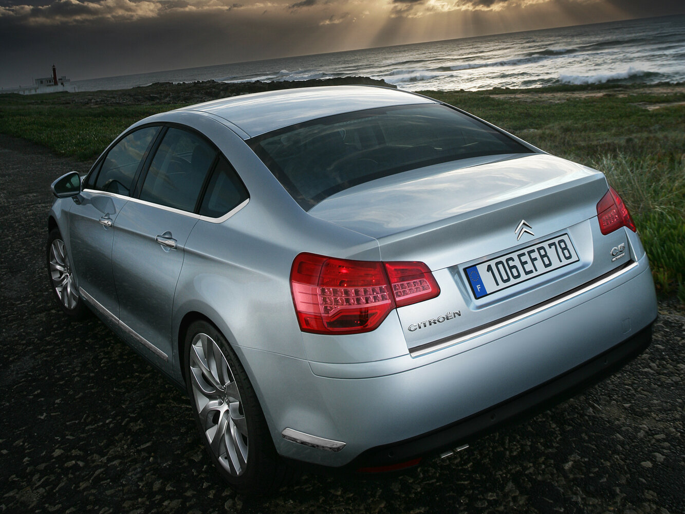 Citroen C5 — справочные фотографии комплектации, Сзади
