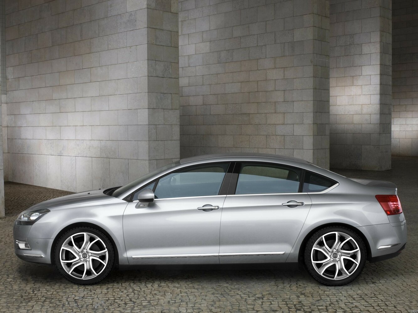 Citroen C5 — справочные фотографии комплектации, Сбоку