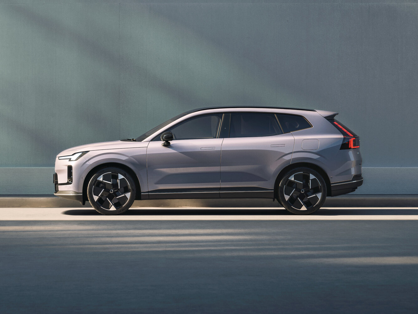 Volvo XC70 — справочные фотографии комплектации, Сбоку