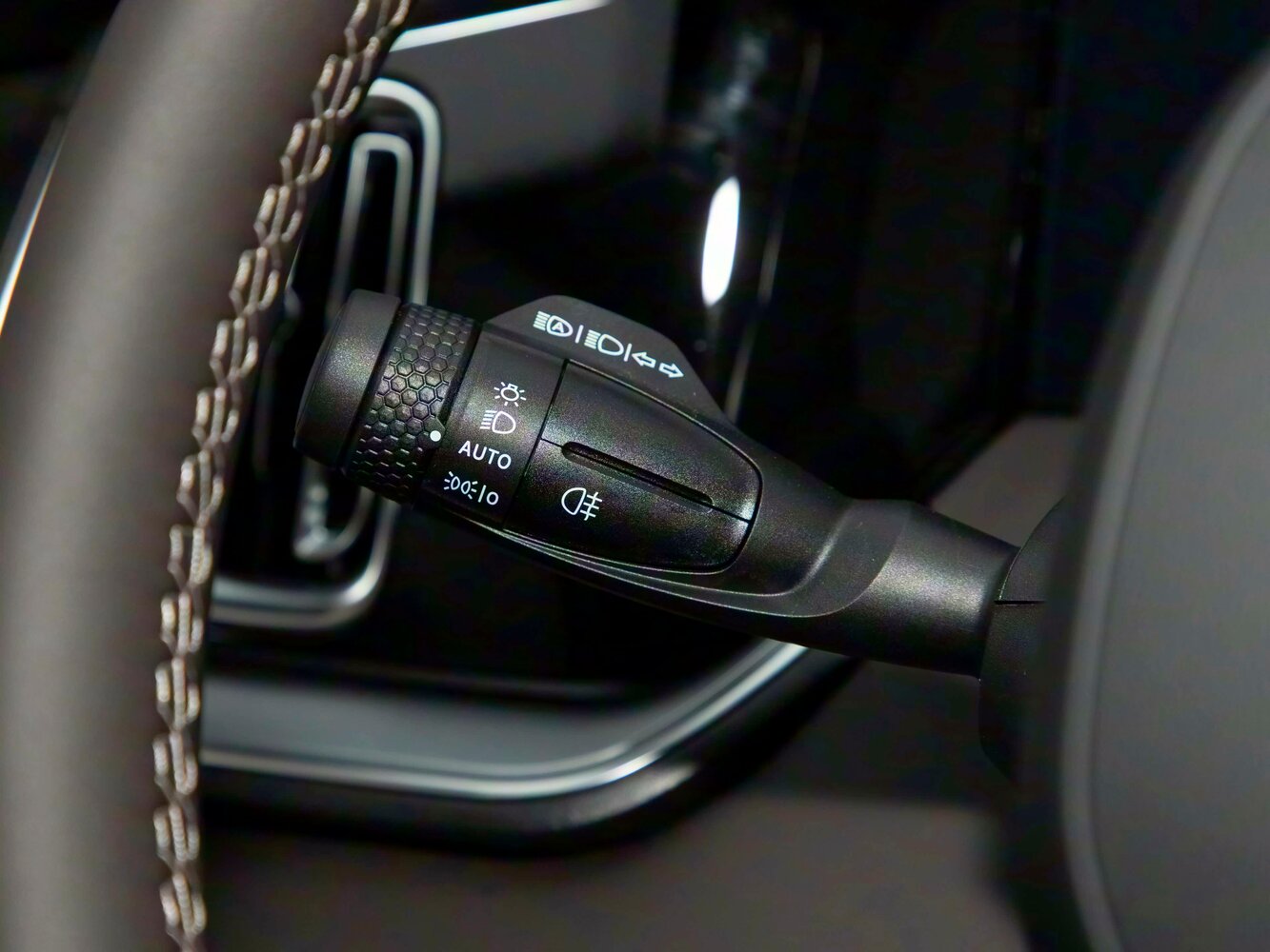 Geely Monjaro — справочные фотографии комплектации, Интерьер 2
