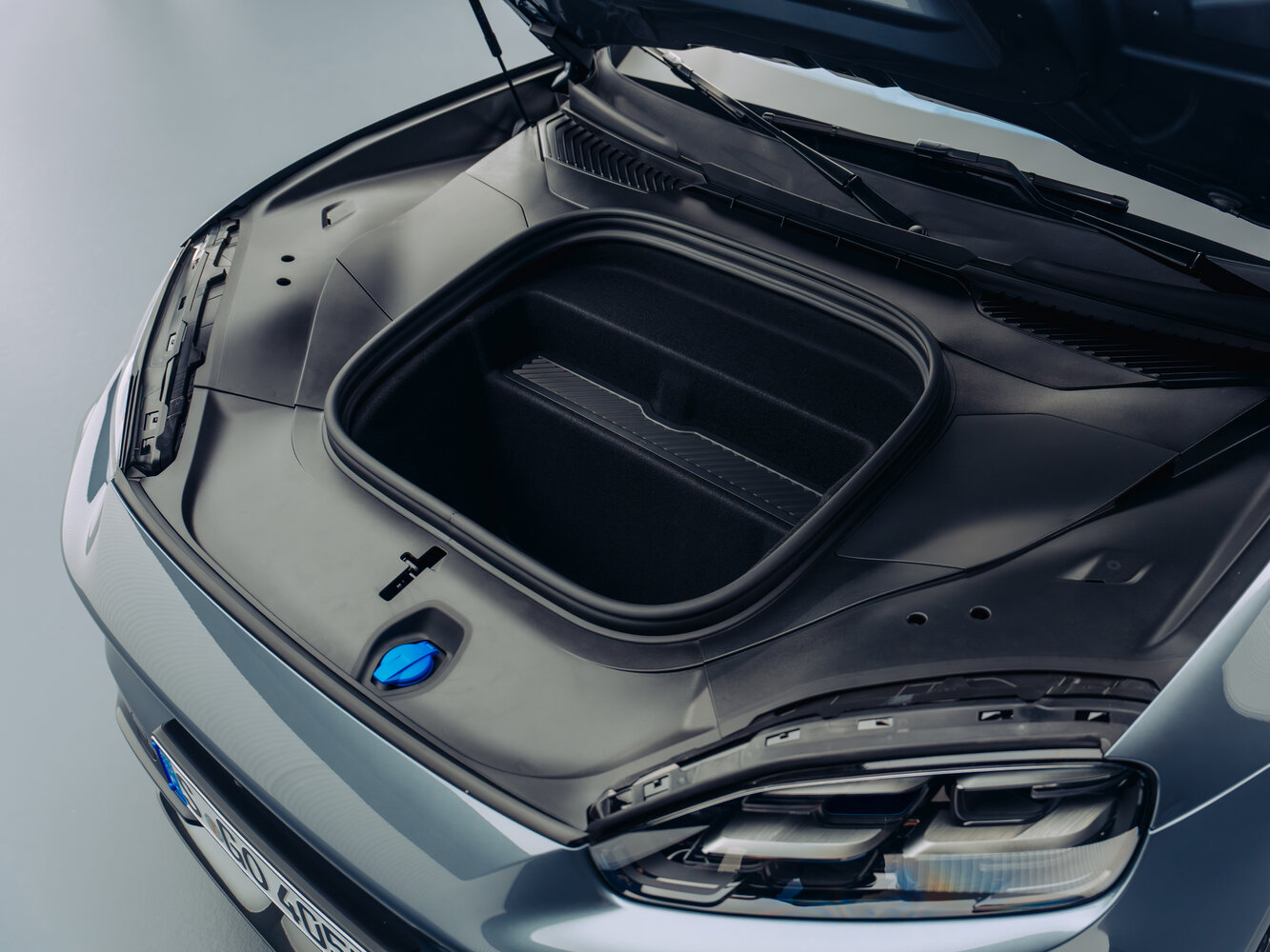 Porsche Cayenne — справочные фотографии комплектации, Багажник