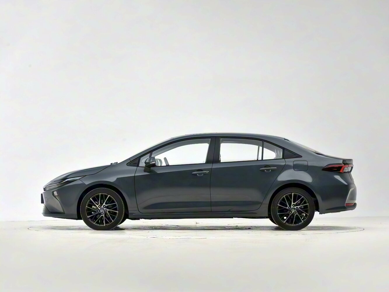 Toyota Corolla — справочные фотографии комплектации, Сбоку
