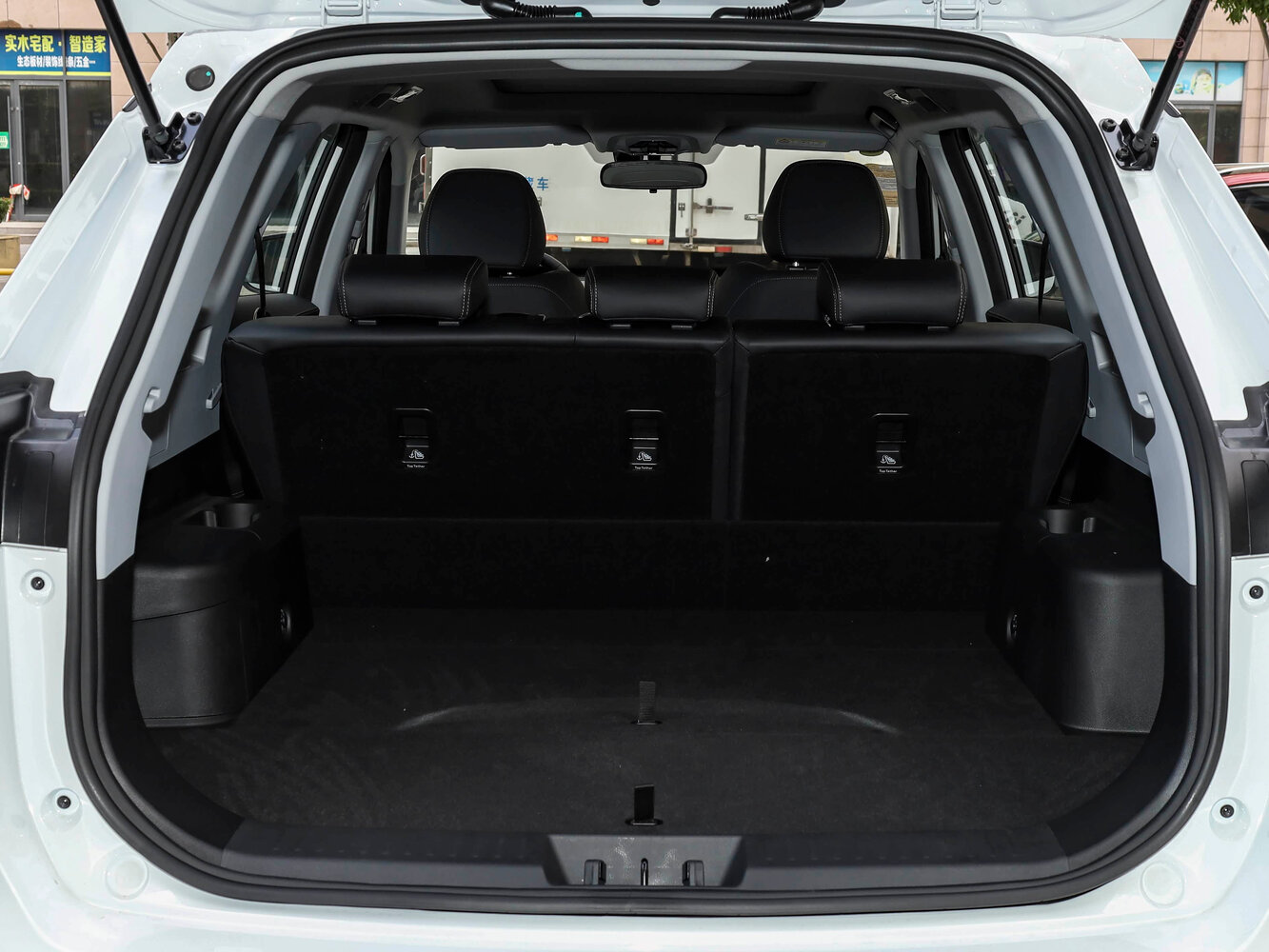 Chery Tiggo 8 — справочные фотографии комплектации, Багажник