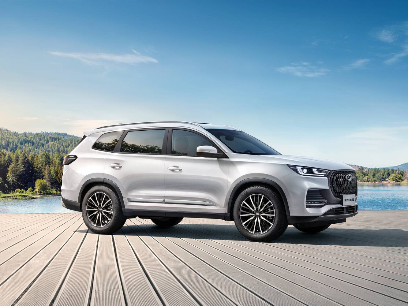 Chery Tiggo 8 — справочные фотографии комплектации, Сбоку