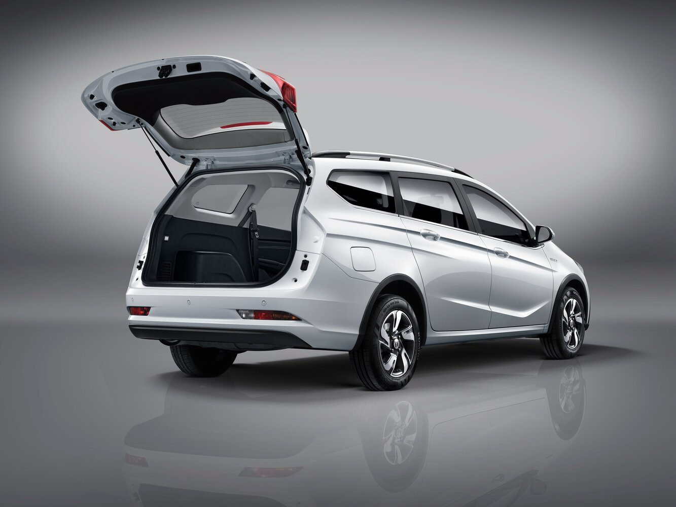 Baojun 310 — справочные фотографии комплектации, Багажник