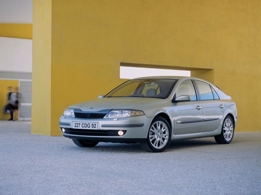 Renault Laguna — II поколение (2001–2004)