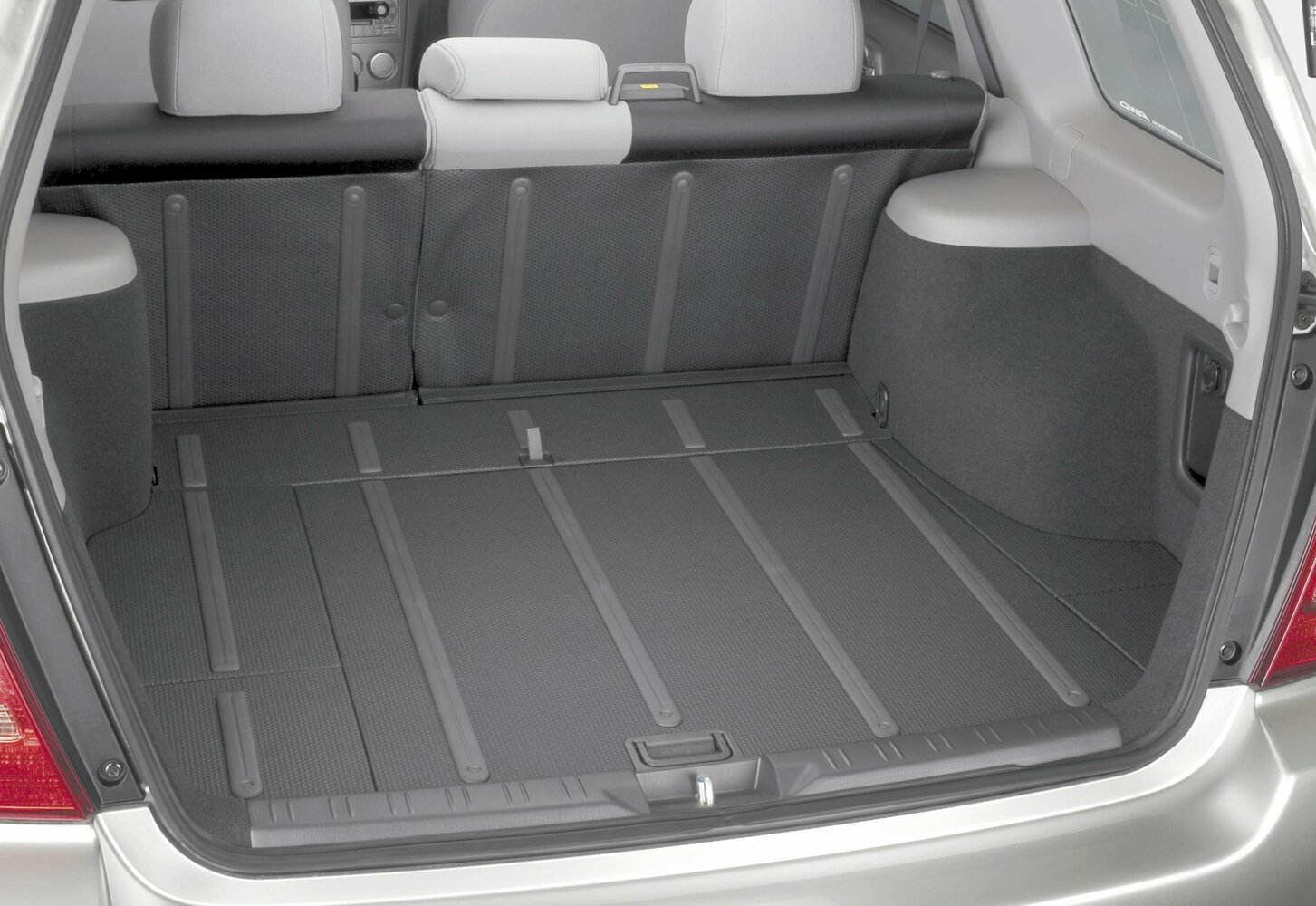 Subaru Forester — справочные фотографии комплектации, Багажник