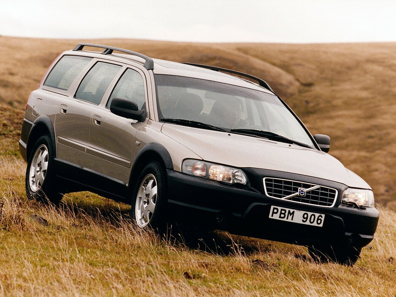 Volvo XC70 — справочные фотографии комплектации, Спереди