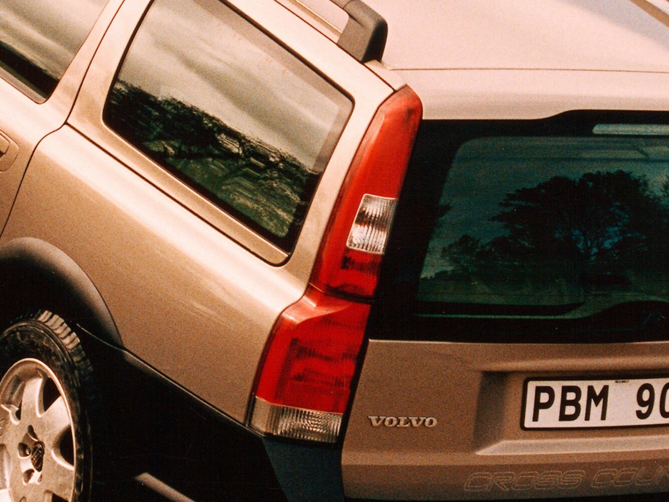 Volvo XC70 — справочные фотографии комплектации, Задняя фара