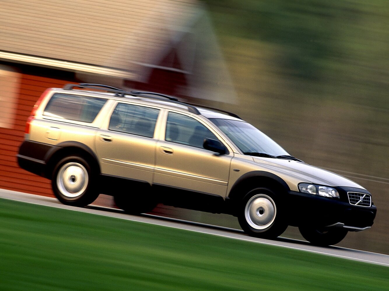 Volvo XC70 — справочные фотографии комплектации, Сбоку
