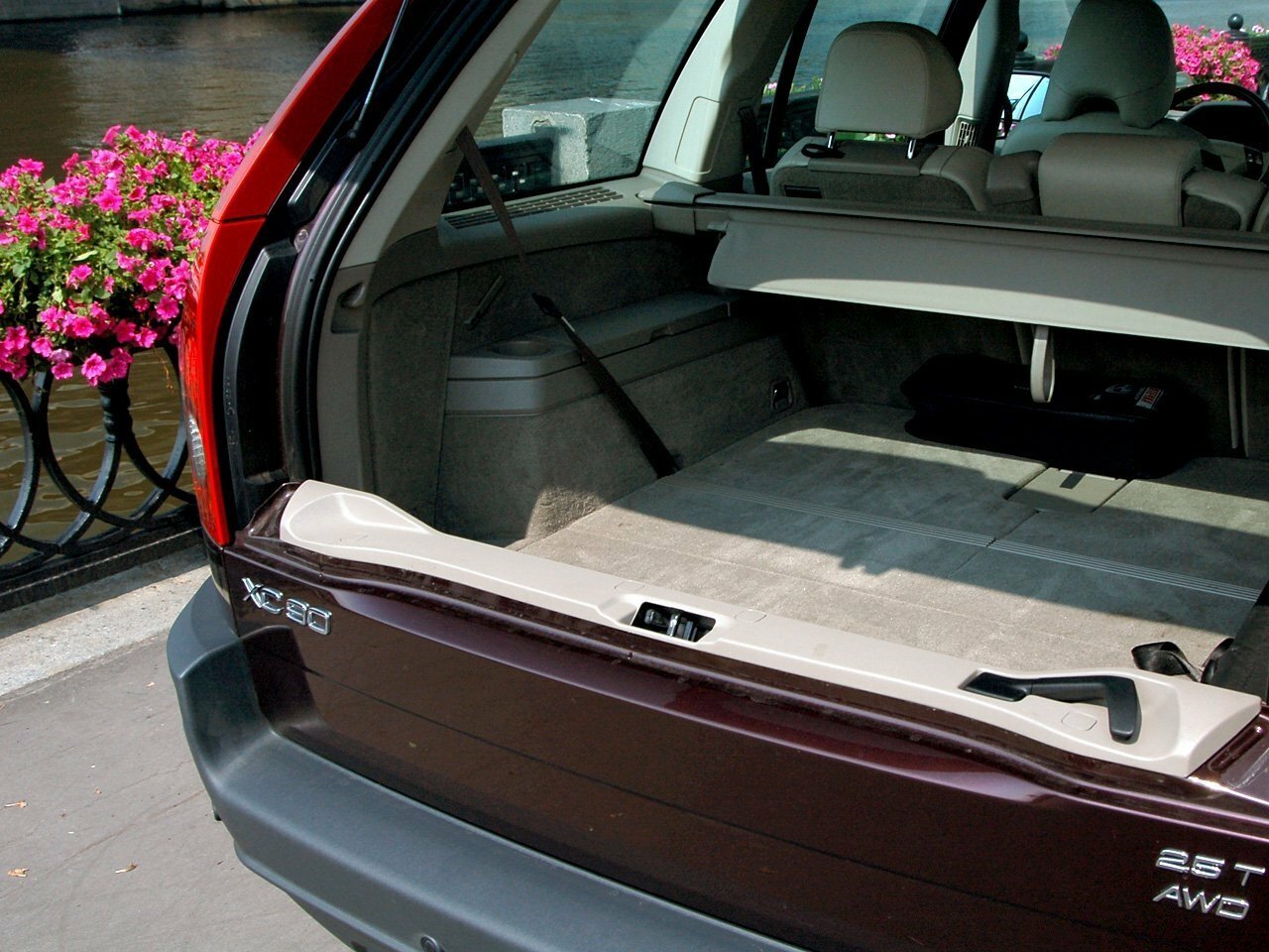 Volvo XC90 — справочные фотографии комплектации, Багажник