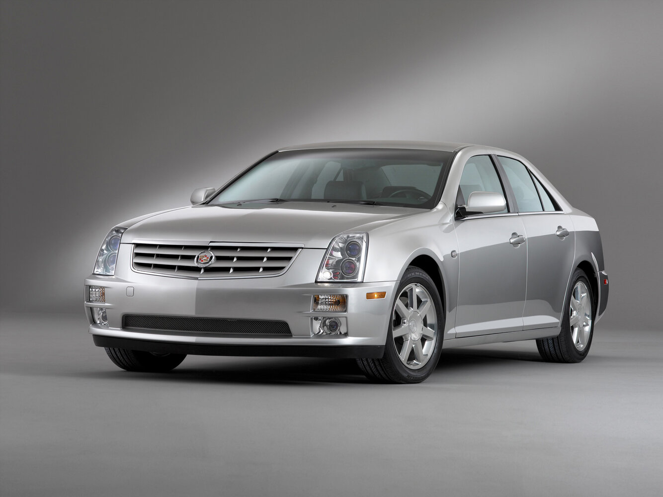 Cadillac STS — I поколение (2004–2006)