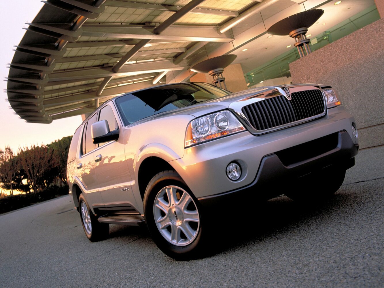 Lincoln Aviator — I поколение (2002–2005)