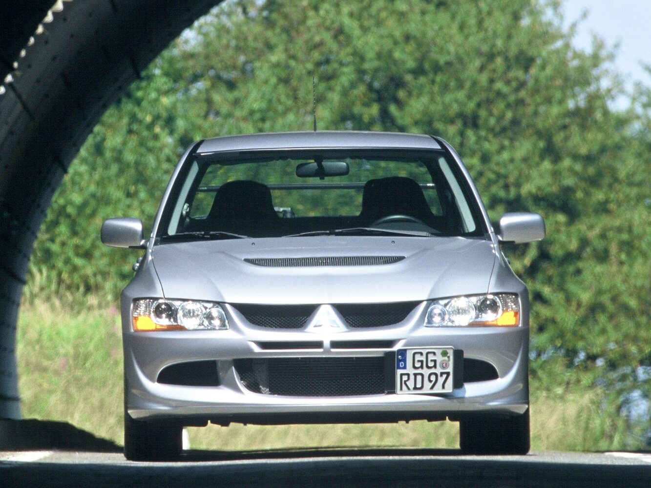 Mitsubishi Lancer Evolution — справочные фотографии комплектации, Спереди